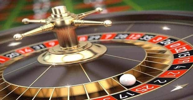 Baccarat ကတ်ဂိမ်း — Player နှင့် Banker ဘက်နှစ်ဘက်တွင် ဖဲကတ်ချပ်များ ဖြန့်ကာ ပေါင်းလဒ် စစ်ဆေးနေသော ကစားပွဲ